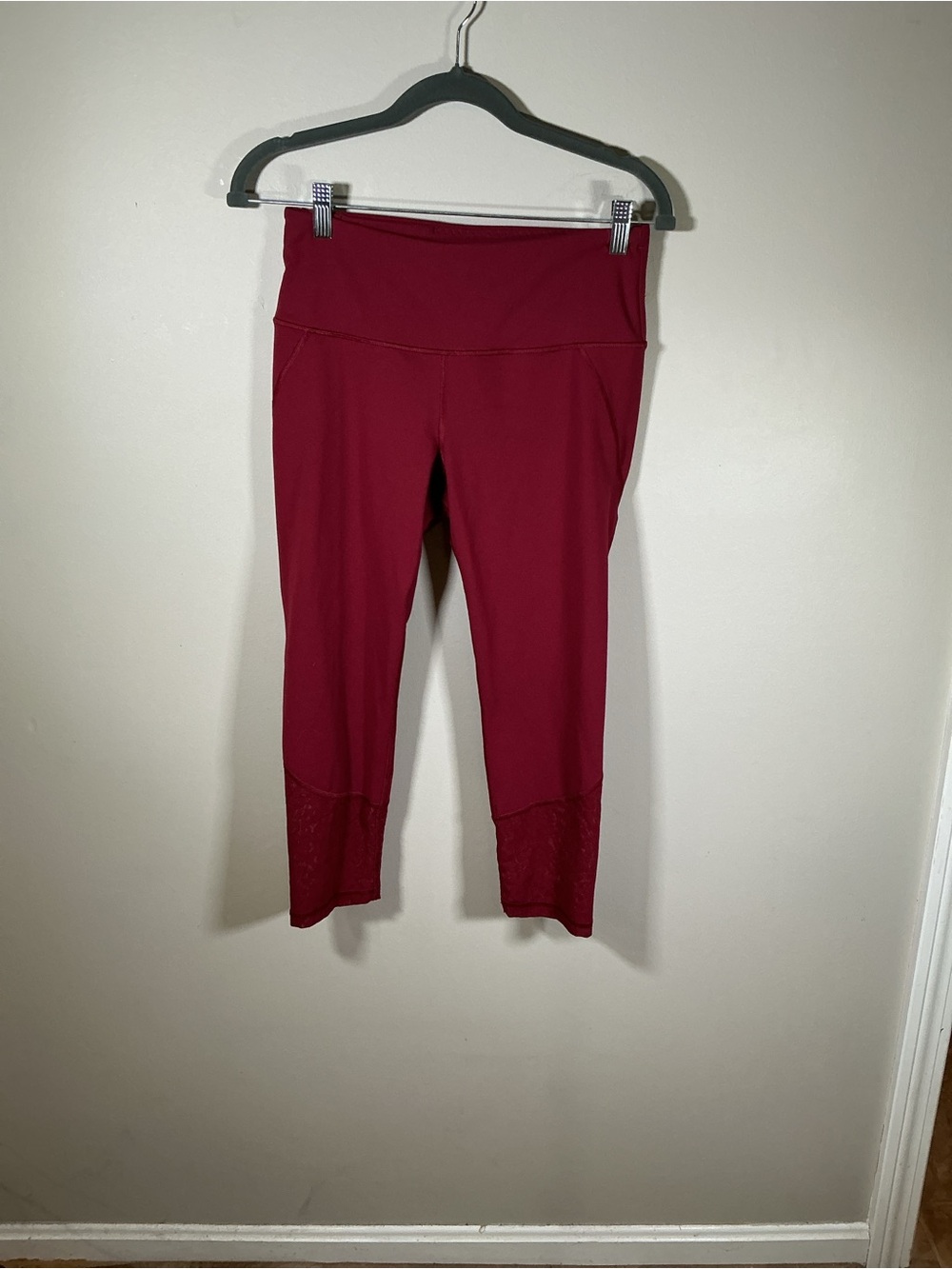 Victoria’s Secret Sport Cropped Leggings Burgundy Lace Mesh High Rise Med NWOT